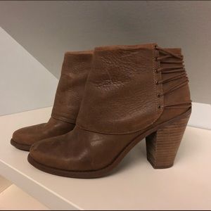 JESSICA SIMPSON LEATHER BOOTIES